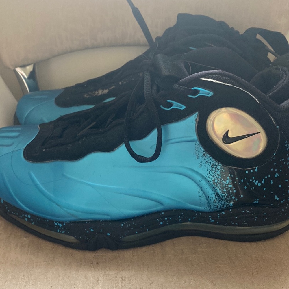 Thes are some nike shoes slightly worn also a decently rare shoe.